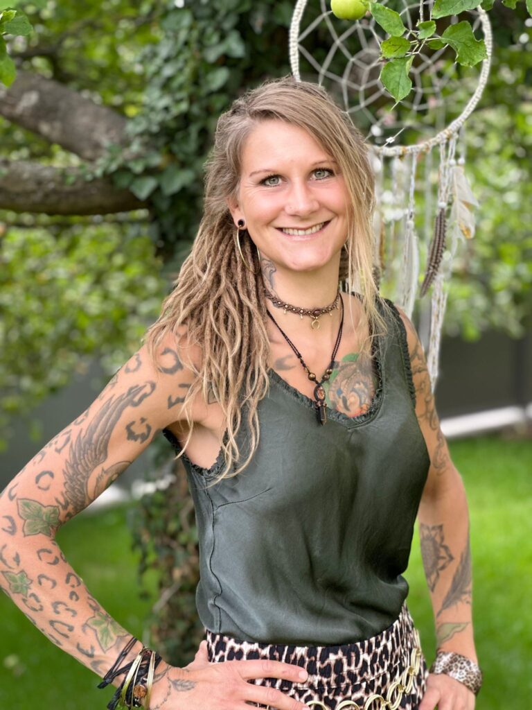 Schamanin Caro, Carol Carolin Waldhäuser-Ramer aus Baunach bei Bamberg – Caro ist spirituelle Begleiterin von traudeinemWeg und Flügelschlag